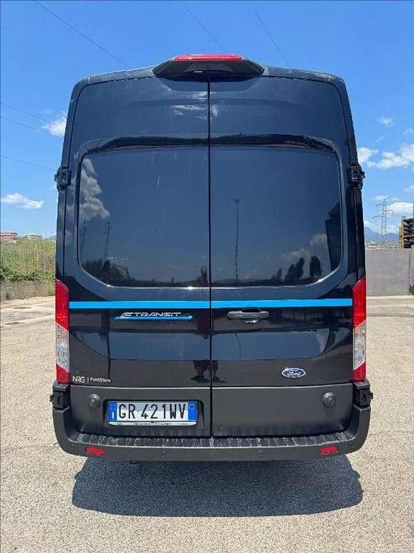 Usata Ford Transit Trend 85 kW (116 CV) 2023 Nero metallizzato Monovolume