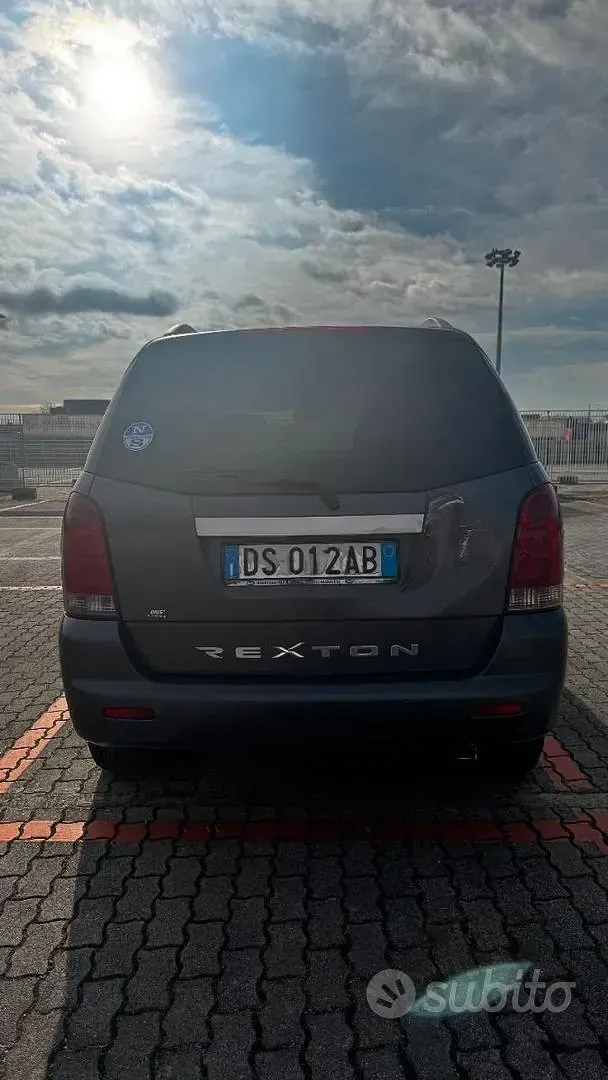 Usata SsangYong Rexton 165 CV (121 kW) 2008 Grigio SUV