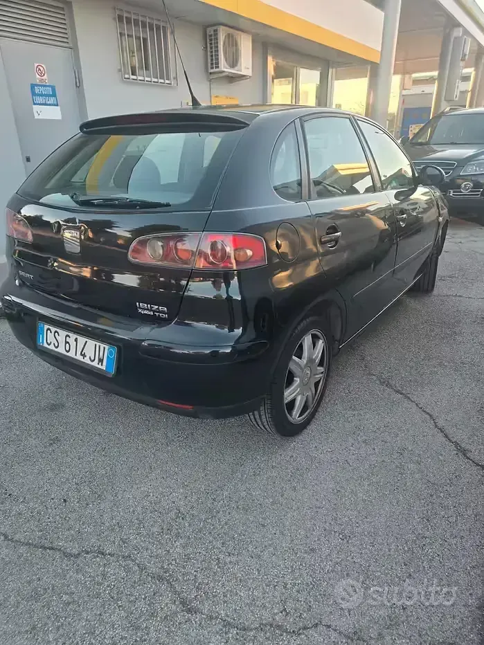 Second-hand Seat Ibiza Reference 69 CP (50 kW) 2005 Negru Hatchback