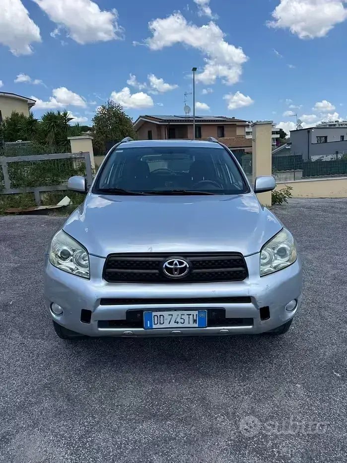 Usata Toyota RAV4 Sol 136 CV (100 kW) 2007 Grigio SUV