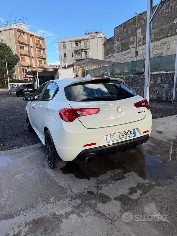 Usata Alfa Romeo Giulietta 105 CV (77 kW) 2012 Bianco Utilitaria