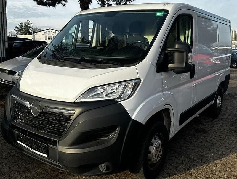 Usata Opel Movano 140 CV (102 kW) 2023 Station wagon