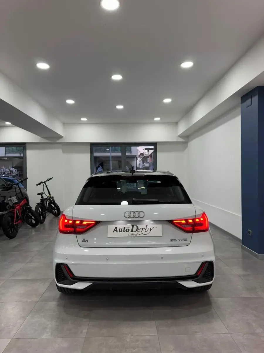 Nuova Audi A1 S-Line 115 CV (84 kW) 2026 Bianco SUV