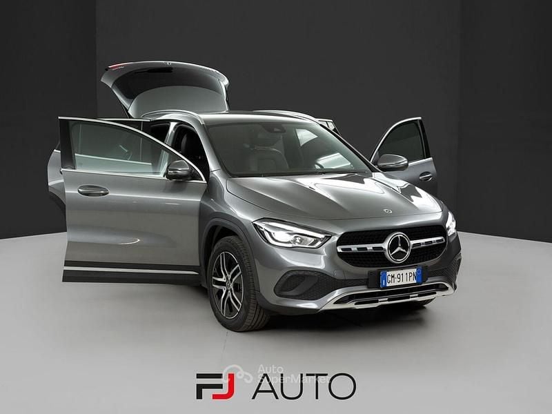 Usata Mercedes GLA220 190 CV (139 kW) 2023 Grigio montagna SUV