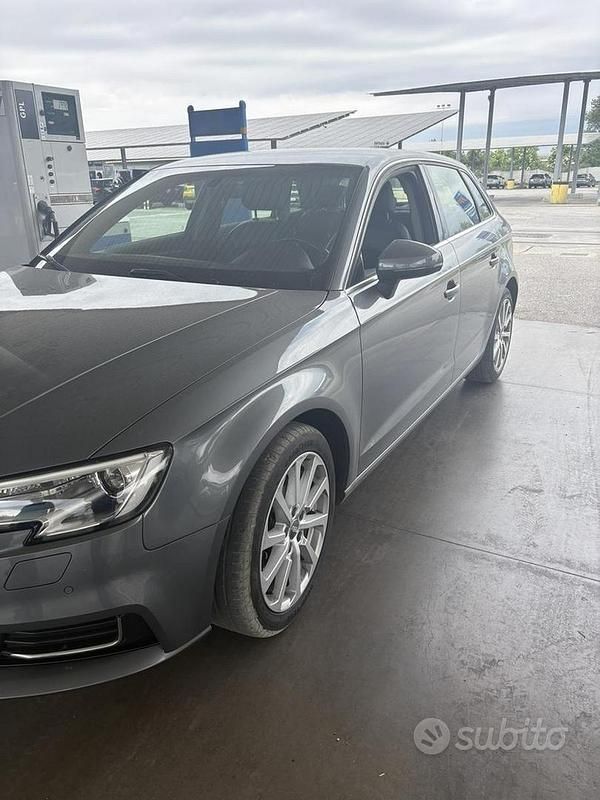 Gebraucht Audi A3 Comfort 110 PS (80 kW) 2017 Grau Limousine