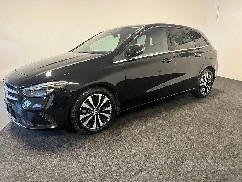 Usata Mercedes B180 Business 116 CV (85 kW) 2022 Nero Monovolume