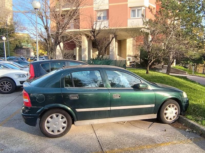 Usata Opel Astra 90 CV (66 kW) 2000 Verde Utilitaria