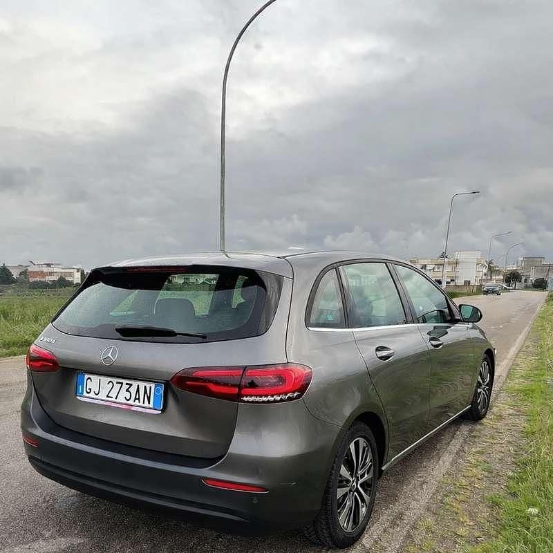 Usata Mercedes B180 Business 116 CV (85 kW) 2022 Monovolume