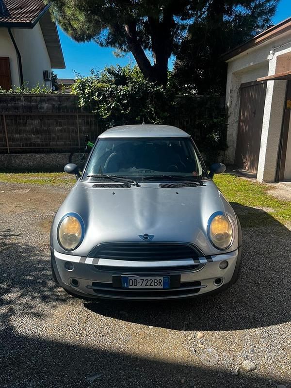 Begagnad Mini ONE 90 HK (66 kW) 2006 Grå Halvkombi
