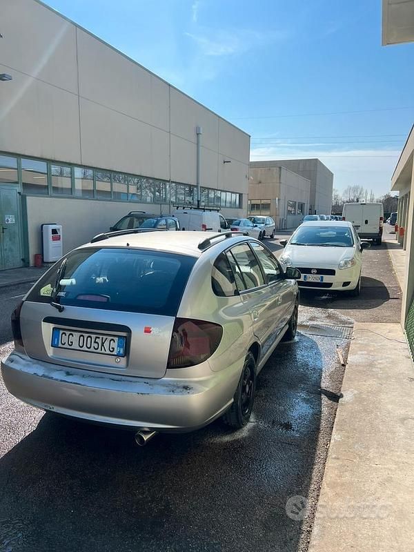 Usata Kia Rio 82 CV (60 kW) 2003 Grigio Station wagon
