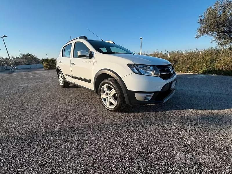 Usata Dacia Sandero Stepway 90 CV (66 kW) 2016 Bianco Berlina