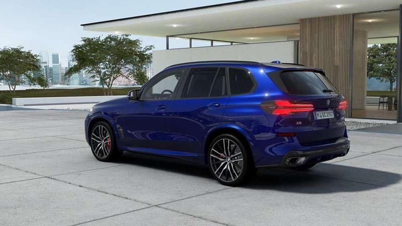 Nuova BMW X5 530 CV (389 kW) 2026 Marina bay blue metallizzato SUV