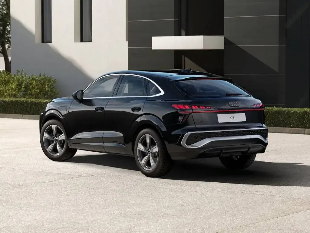 Nuova Audi Q3 Sportback S-Line 272 CV (200 kW) 2026 Nero mito metallizzato SUV