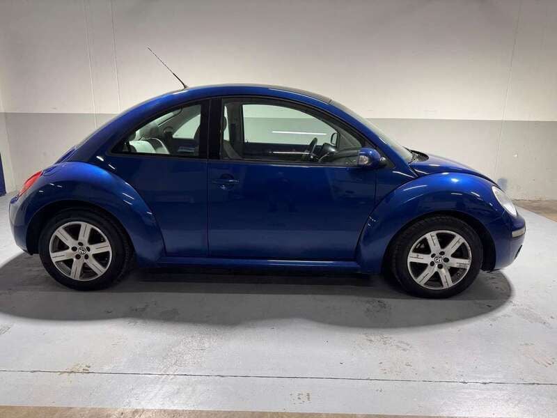 Usata VW New Beetle 102 CV (75 kW) 2008 Blu/azzurro Utilitaria