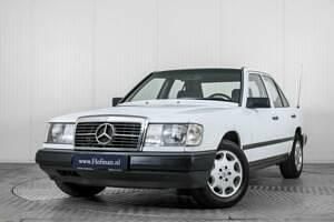 Usata Mercedes 200 105 CV (77 kW) 1986 Bianco Berlina