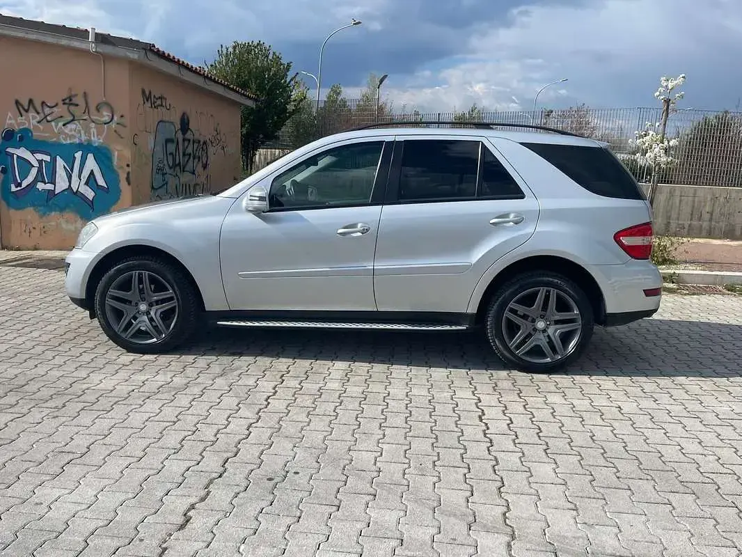 Begagnad Mercedes ML350 Premium 231 HK (169 kW) 2010 Silver SUV