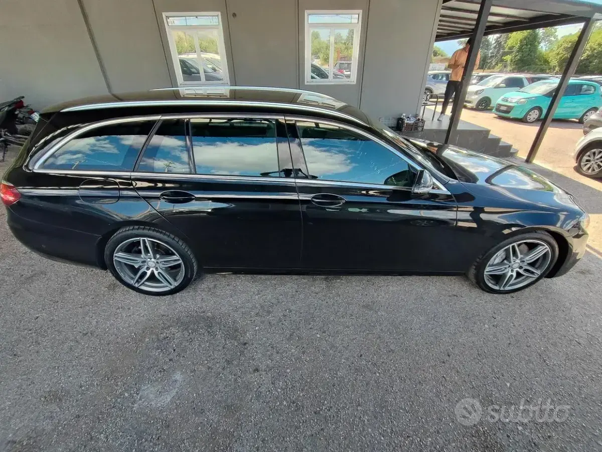 Usata Mercedes E220 Premium Plus 194 CV (142 kW) 2016 Nero Station wagon