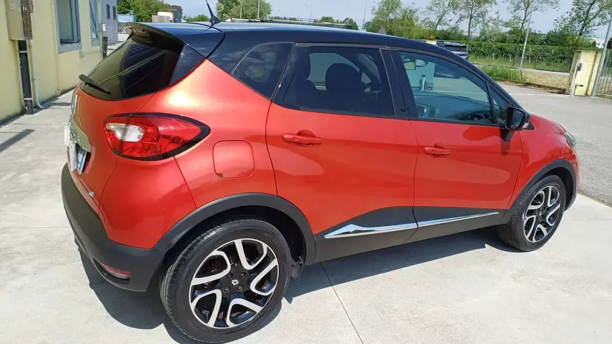 Usata Renault Captur Intens 110 CV (80 kW) 2016 Rosso SUV