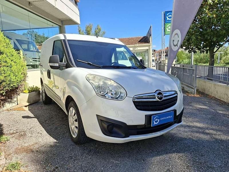 Bianco Usata 2017 Opel Combo Monovolume | 8500 € (Buon prezzo) - Immagine 1/4