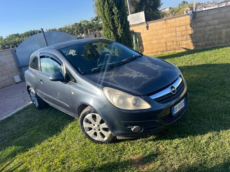 Grigio Usata 2008 Opel Corsa Coupé | 1500 € (Ottimo prezzo) - Immagine 1/4
