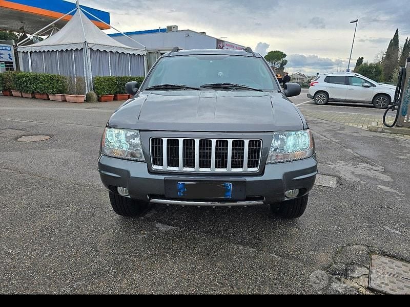 Usata Jeep Grand Cherokee 160 CV (117 kW) 2003 Grigio SUV