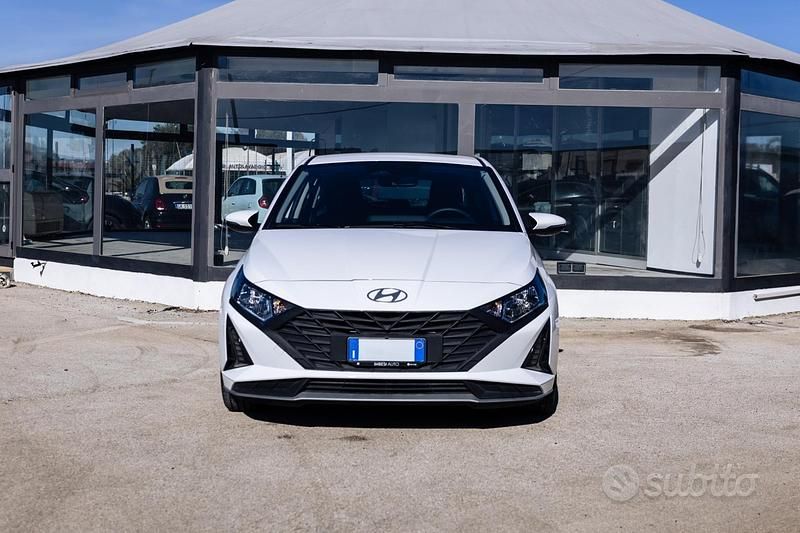 Usata Hyundai i20 84 CV (61 kW) 2024 Bianco Utilitaria