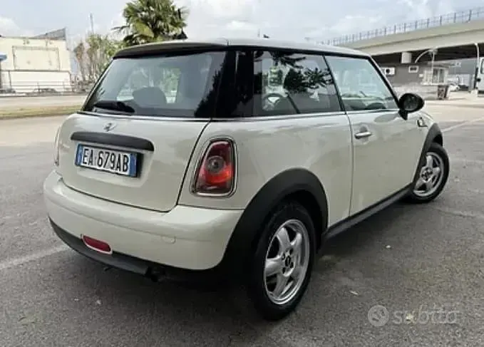 Usata Mini Cooper 75 CV (55 kW) 2009 Bianco Utilitaria