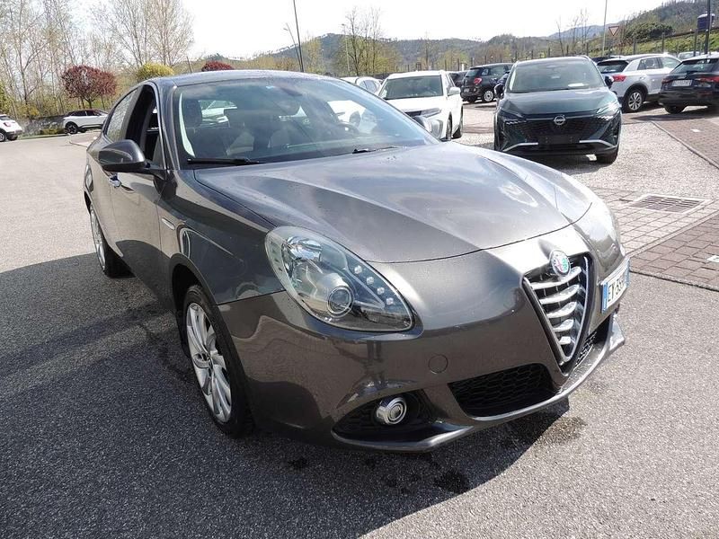 Usata Alfa Romeo Giulietta Distinctive 120 CV (88 kW) 2015 Grigio Utilitaria