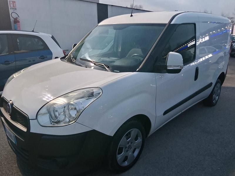 Usata Fiat Doblò 105 CV (77 kW) 2015 Bianco Monovolume