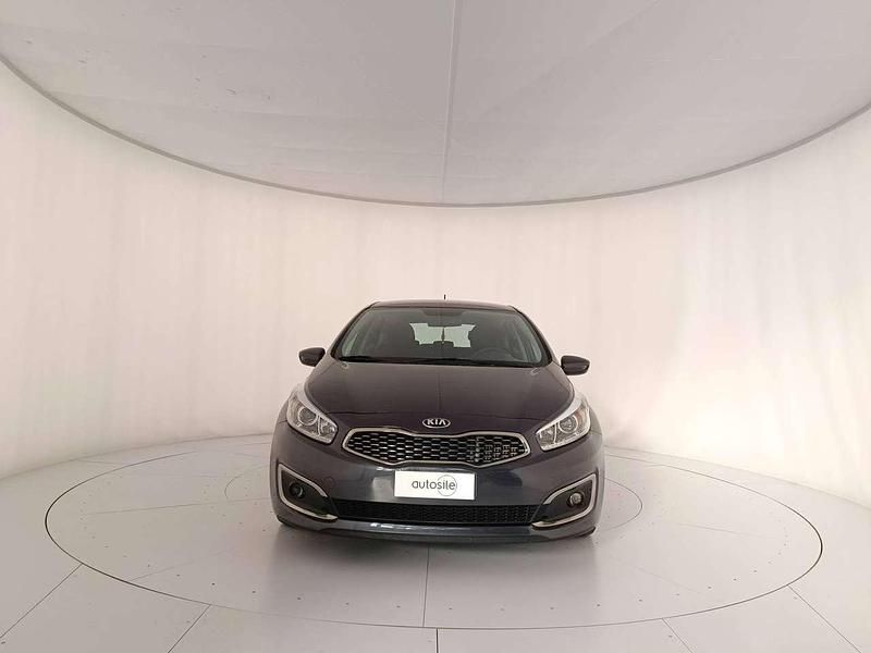 Begagnad Kia Ceed 90 HK (66 kW) 2018 Grå Halvkombi