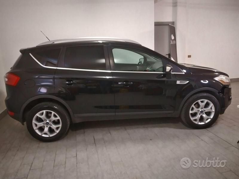 Usata Ford Kuga 140 CV (102 kW) 2012 Nero SUV