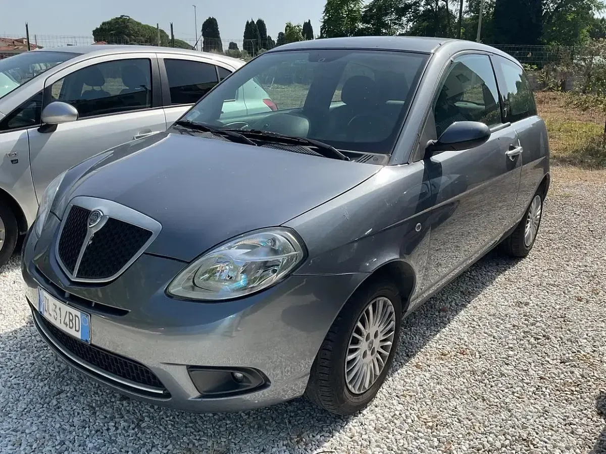 Usata Lancia Ypsilon 60 CV (44 kW) 2008 Grigio Utilitaria