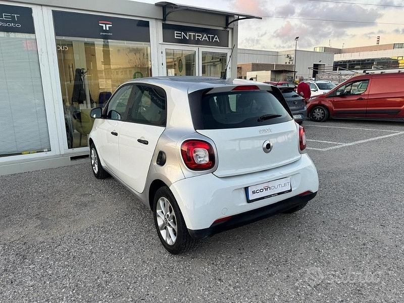 Usata Smart ForFour 71 CV (52 kW) 2017 Bianco Utilitaria