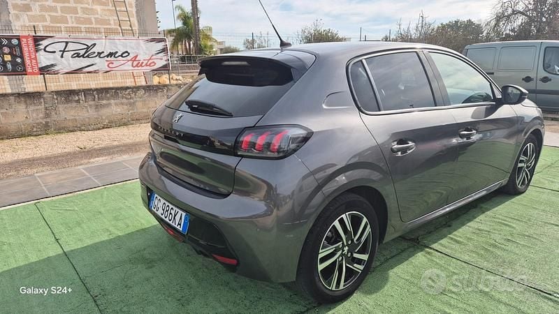 Usata Peugeot 208 GT 100 CV (73 kW) 2021 Grigio Utilitaria