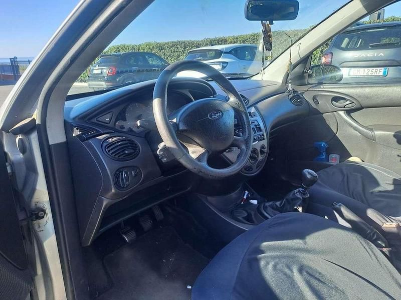 Begagnad Ford Focus Trend 101 HK (74 kW) 2003 Sedan