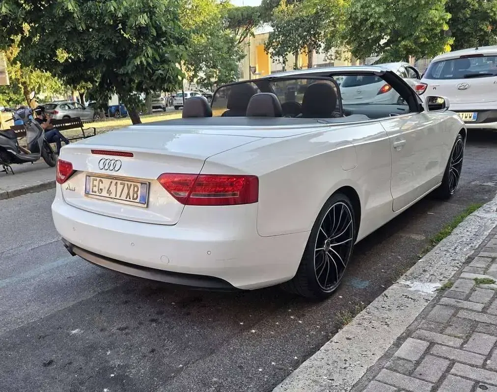 Usata Audi A5 Cabriolet Ambiente 170 CV (125 kW) 2010 Bianco Cabrio
