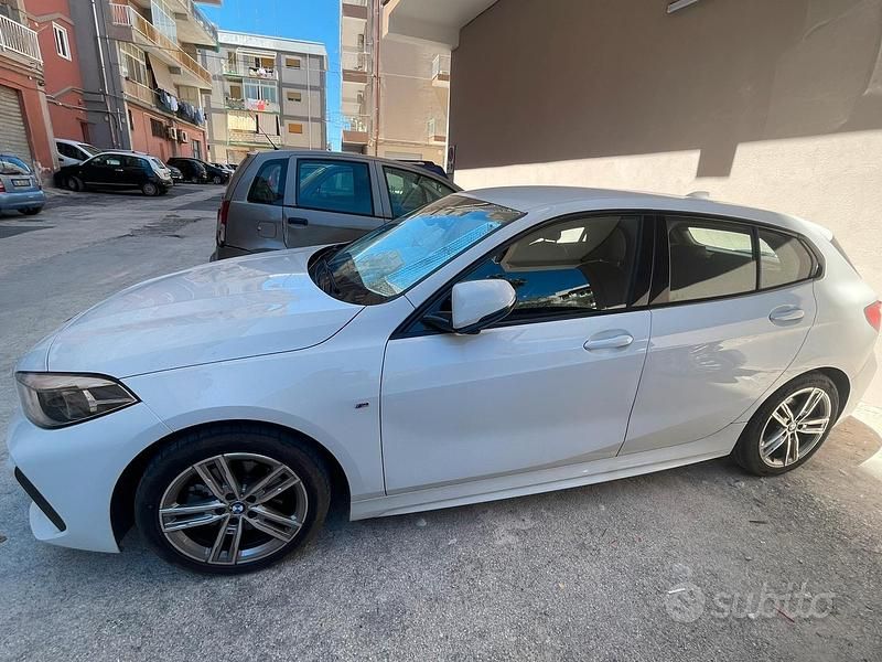 Usata BMW 116 M Sport 116 CV (85 kW) 2021 Bianco Utilitaria
