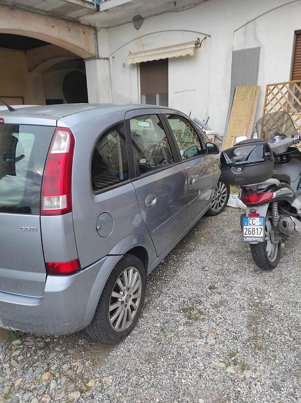 Grigio Usata 2005 Opel Meriva Monovolume | 950 € (Super prezzo) - Immagine 1/4