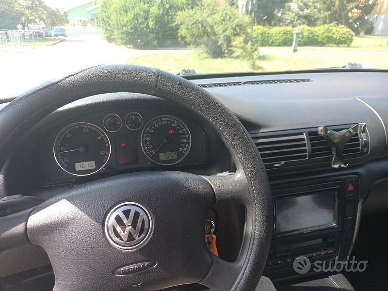 Usata VW Passat 130 CV (95 kW) 2002 Blu Station wagon