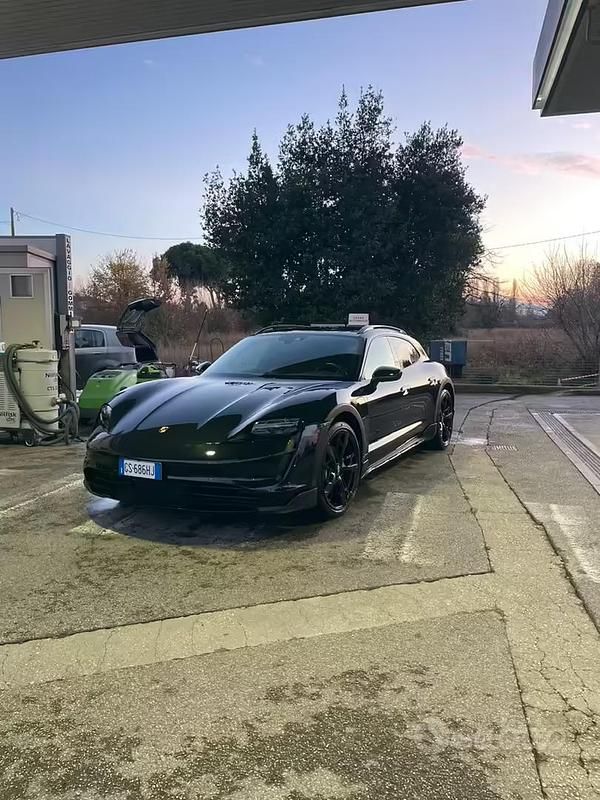 Usata Porsche Taycan Cross Turismo 300 kW (408 CV) 2024 Nero Station wagon