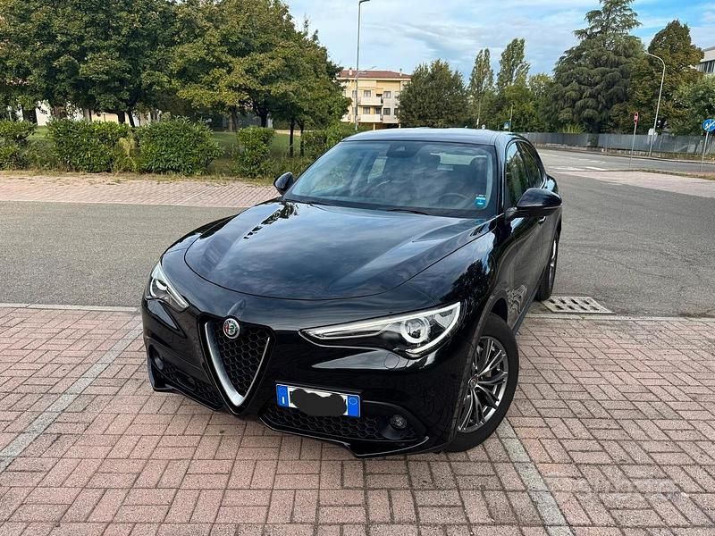 Nero Usata 2017 Alfa Romeo Stelvio Executive SUV | 19.950 € (Cara) - Immagine 1/4