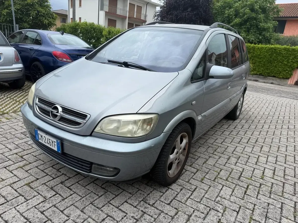Usata Opel Zafira 125 CV (91 kW) 2005 Monovolume