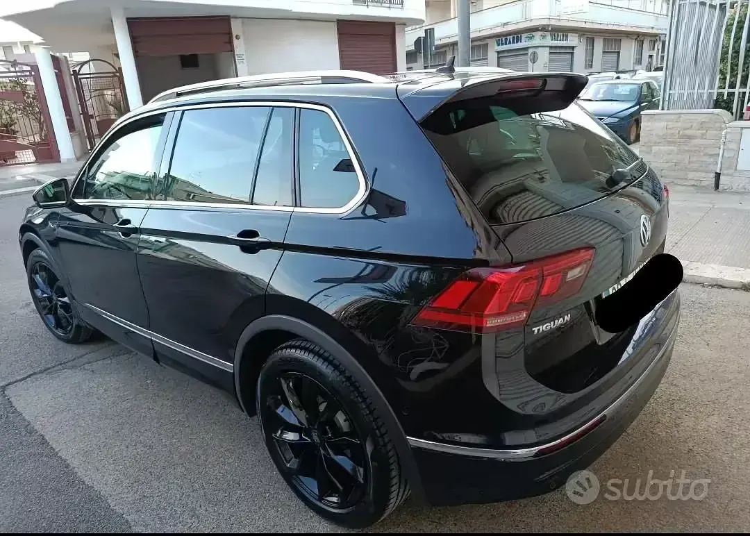 Usata VW Tiguan R-line 131 CV (96 kW) 2020 Nero SUV
