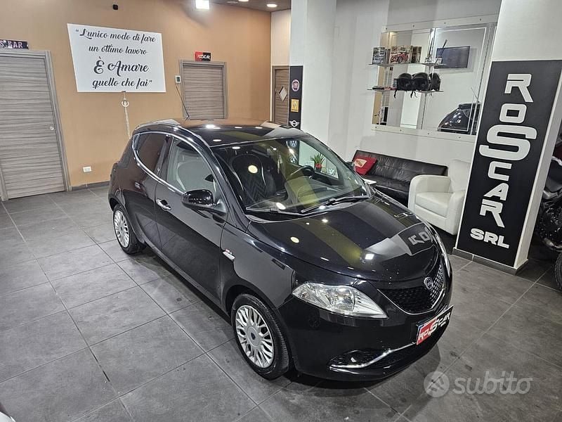 Usata Lancia Ypsilon 69 CV (50 kW) 2017 Nero Utilitaria
