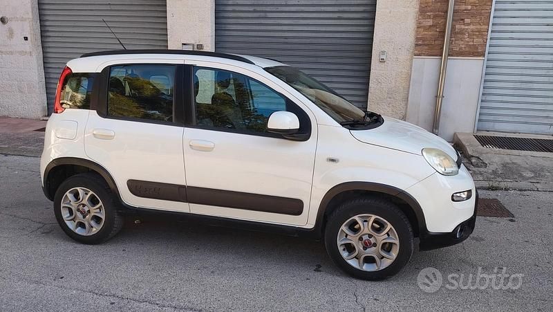 Usata Fiat Panda 4x4 S 75 CV (55 kW) 2013 Bianco Utilitaria