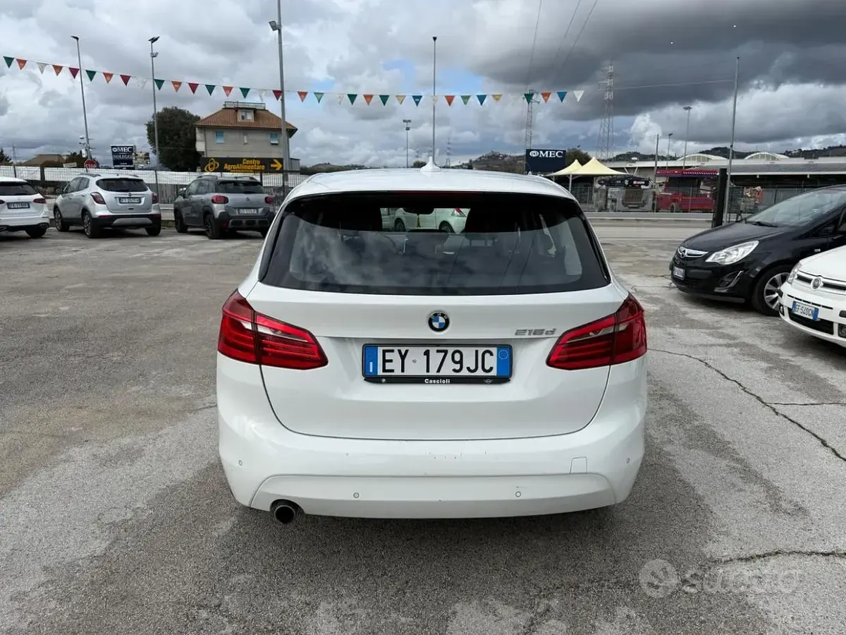 Usata BMW 218 Luxury Line 150 CV (110 kW) 2015 Bianco Station wagon