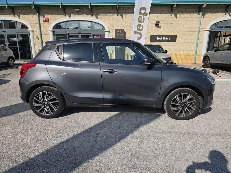 Usata Suzuki Swift 83 CV (61 kW) 2023 Grigio Utilitaria