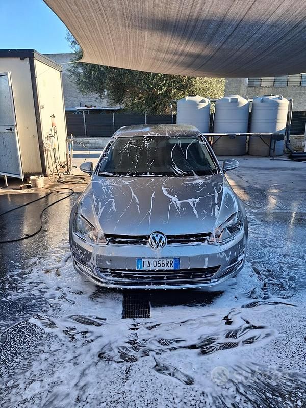Grigio Usata 2015 VW Golf VII Tre volumi | 9500 € (Buon prezzo) - Immagine 1/2