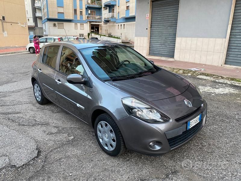 Usata Renault Clio II 70 CV (51 kW) 2011 Grigio Utilitaria