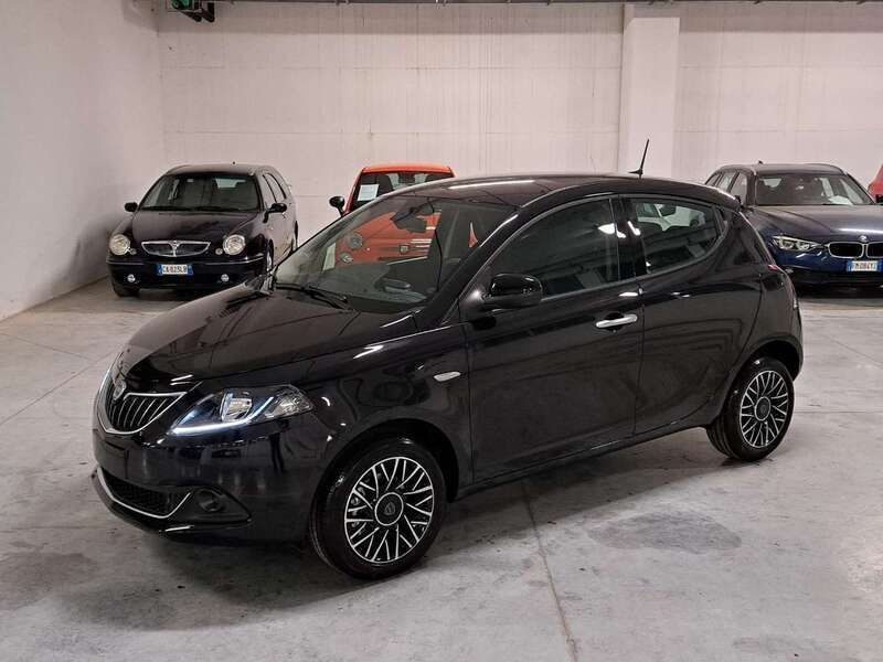 Usata Lancia Ypsilon 69 CV (50 kW) 2024 Nero Utilitaria